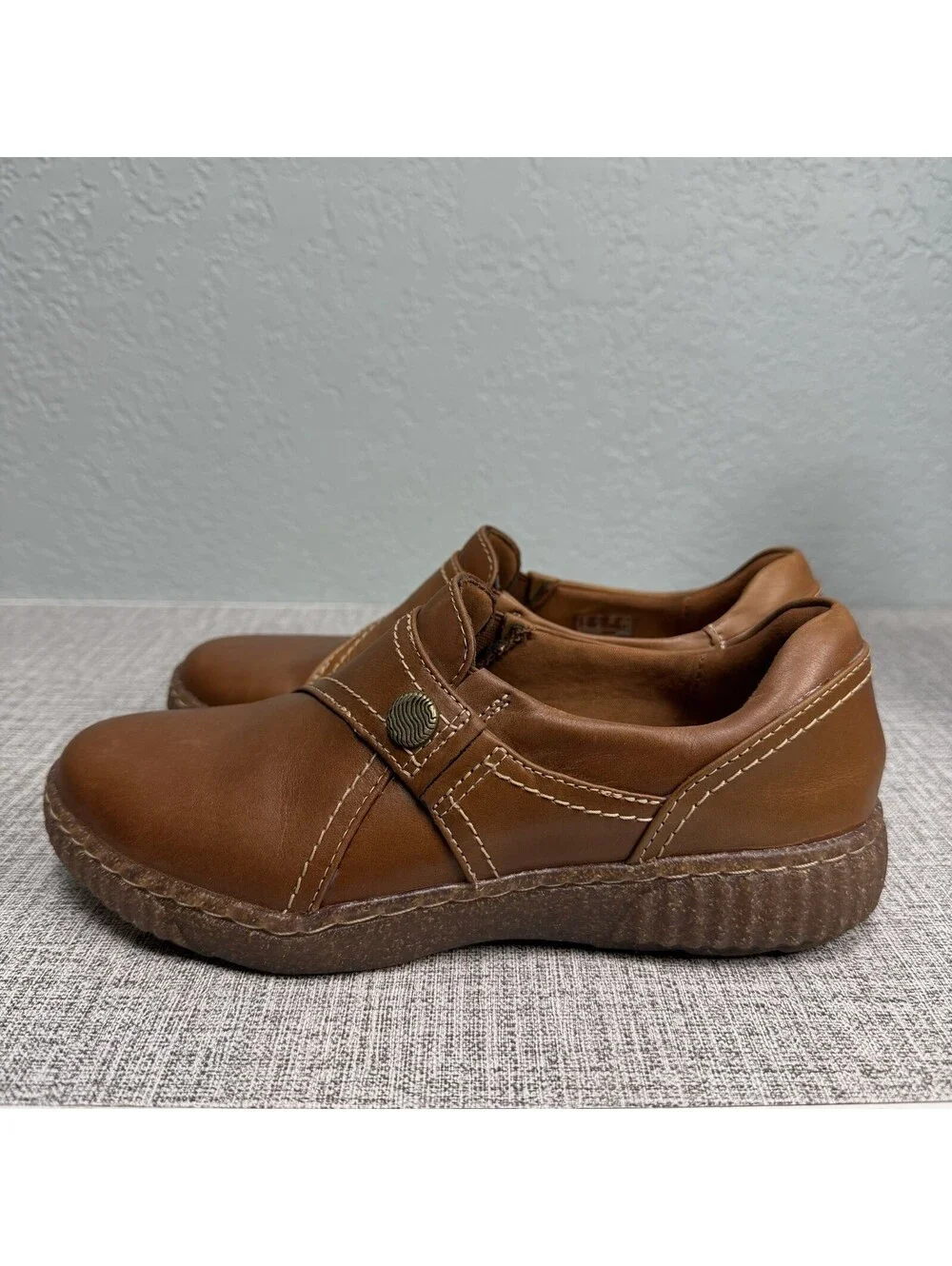 Clarks Shoes Women's Size 6.5M Brown Tan Leather Caroline Pearl Slip-Ons